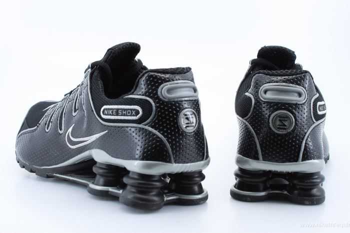 Les Femmes Argente Et Noir Nike Shox Nz